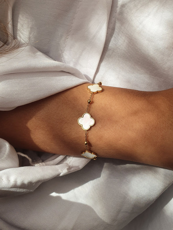 Bracelet trèfles en nacre - doré
