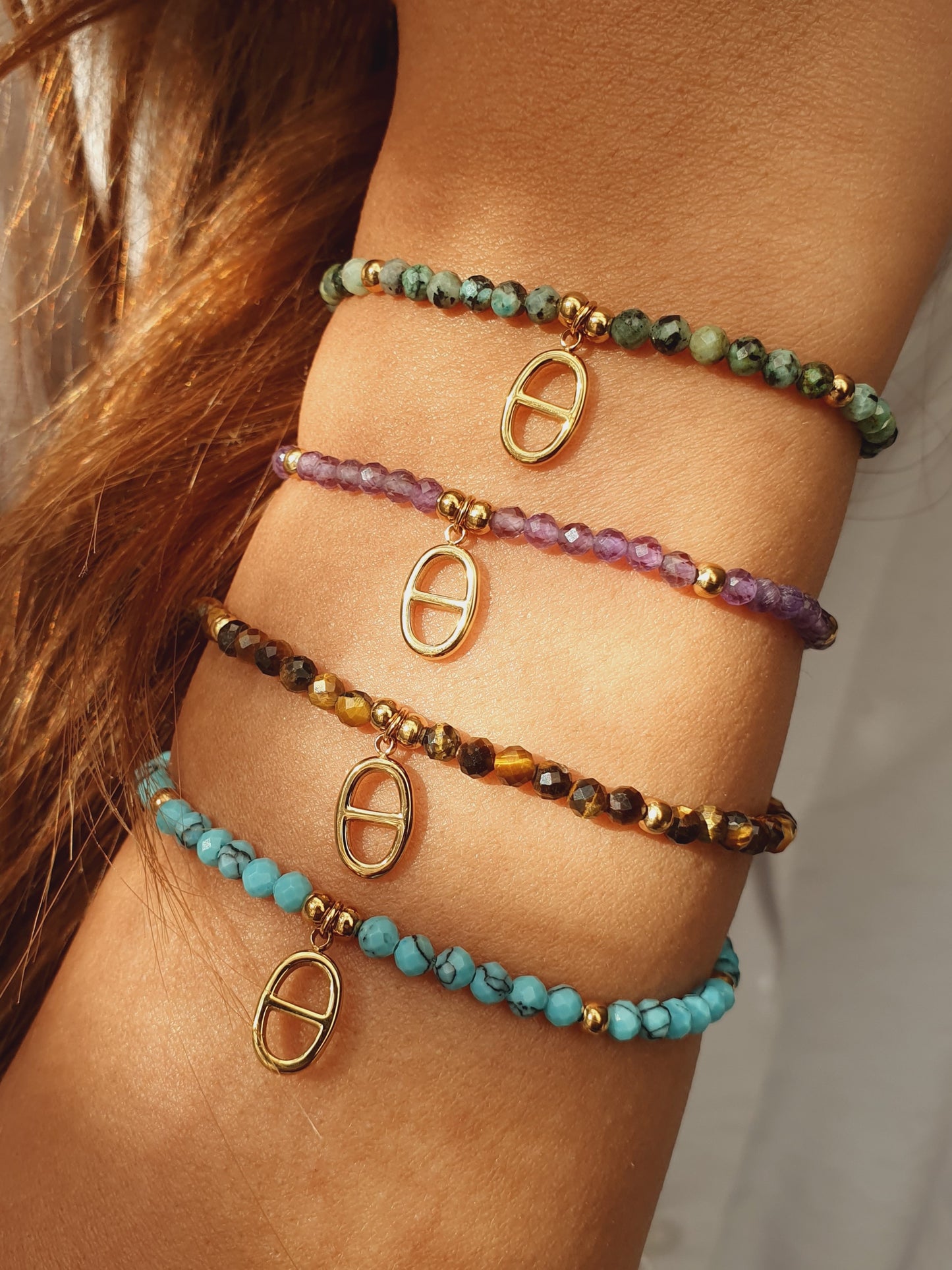 Bracelet élastique pierres naturelles & maille marine - doré