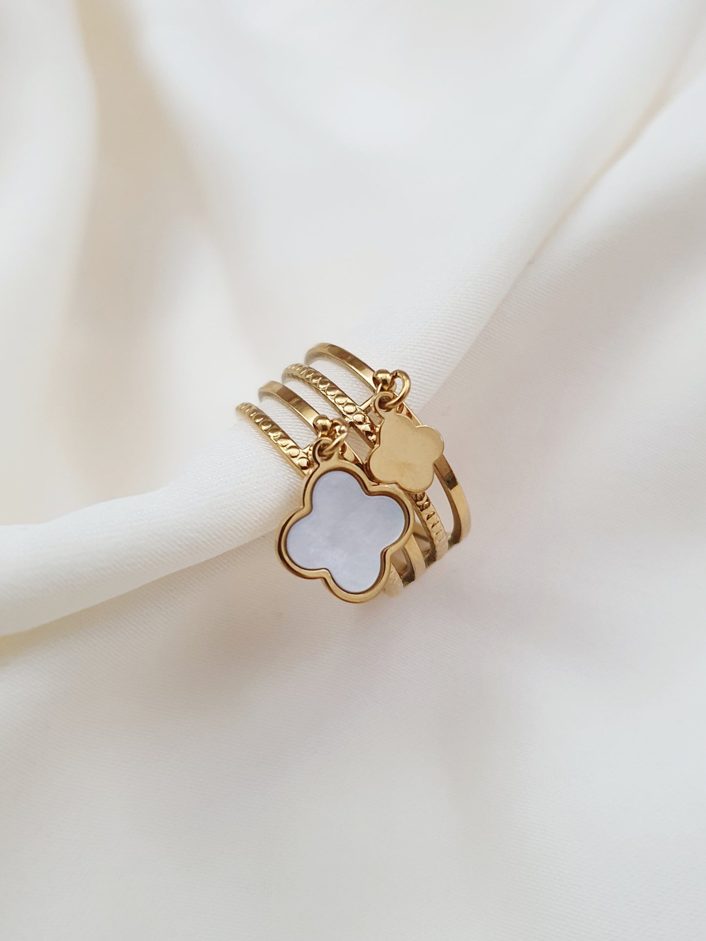 Bague breloques trèfles - doré