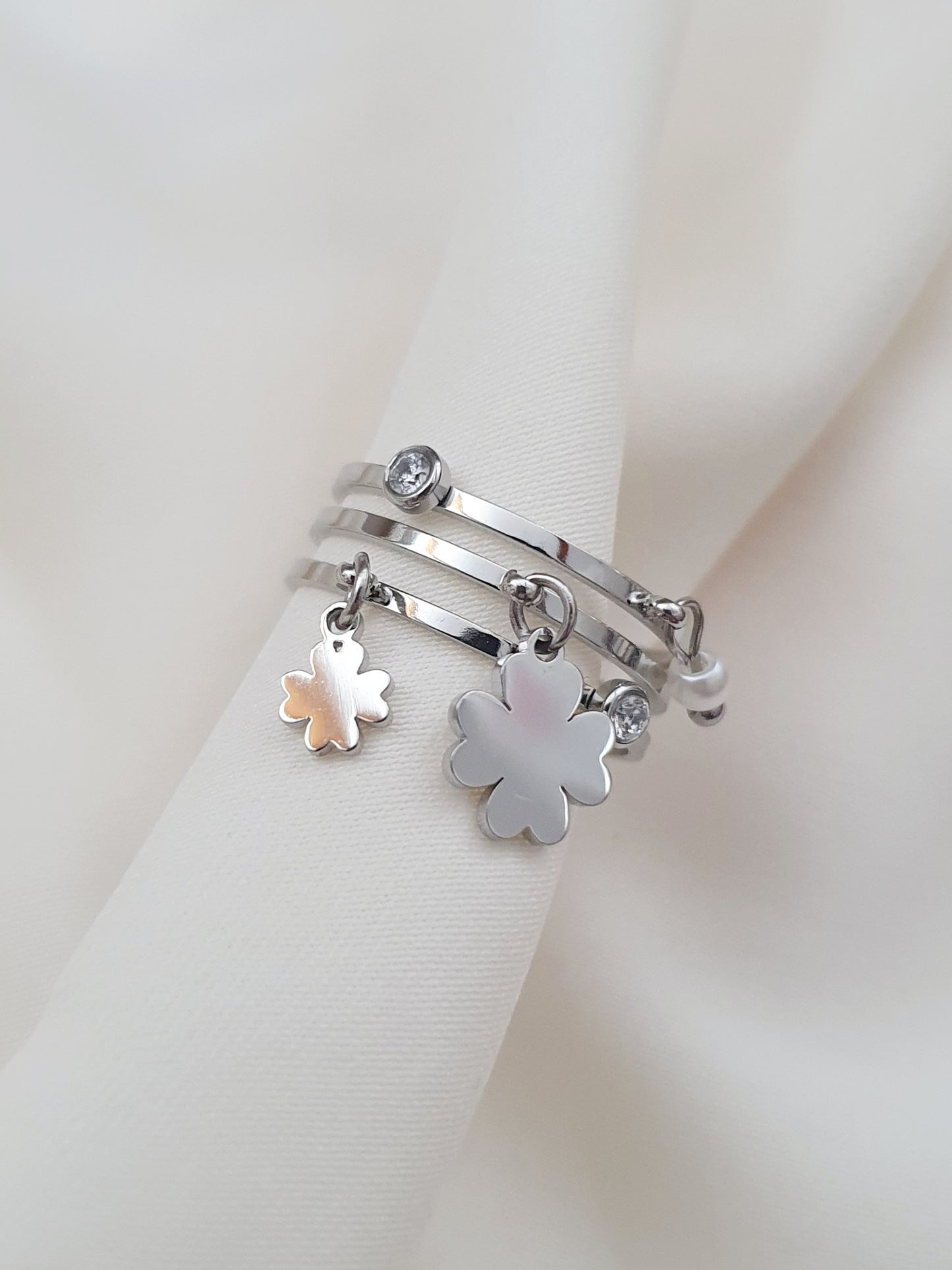 Bague breloques trèfles, perle & zircons - argenté