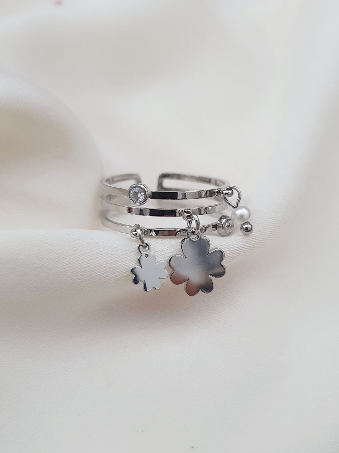 Bague breloques trèfles, perle & zircons - argenté