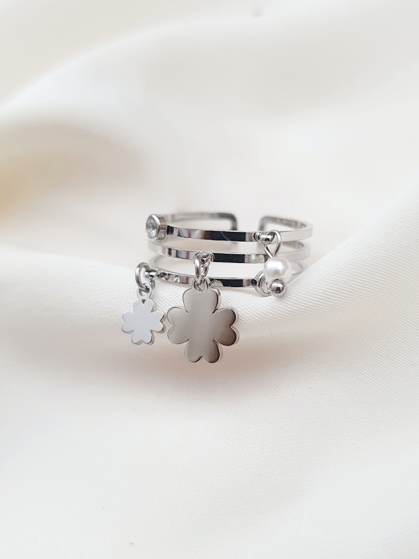 Bague breloques trèfles, perle & zircons - argenté