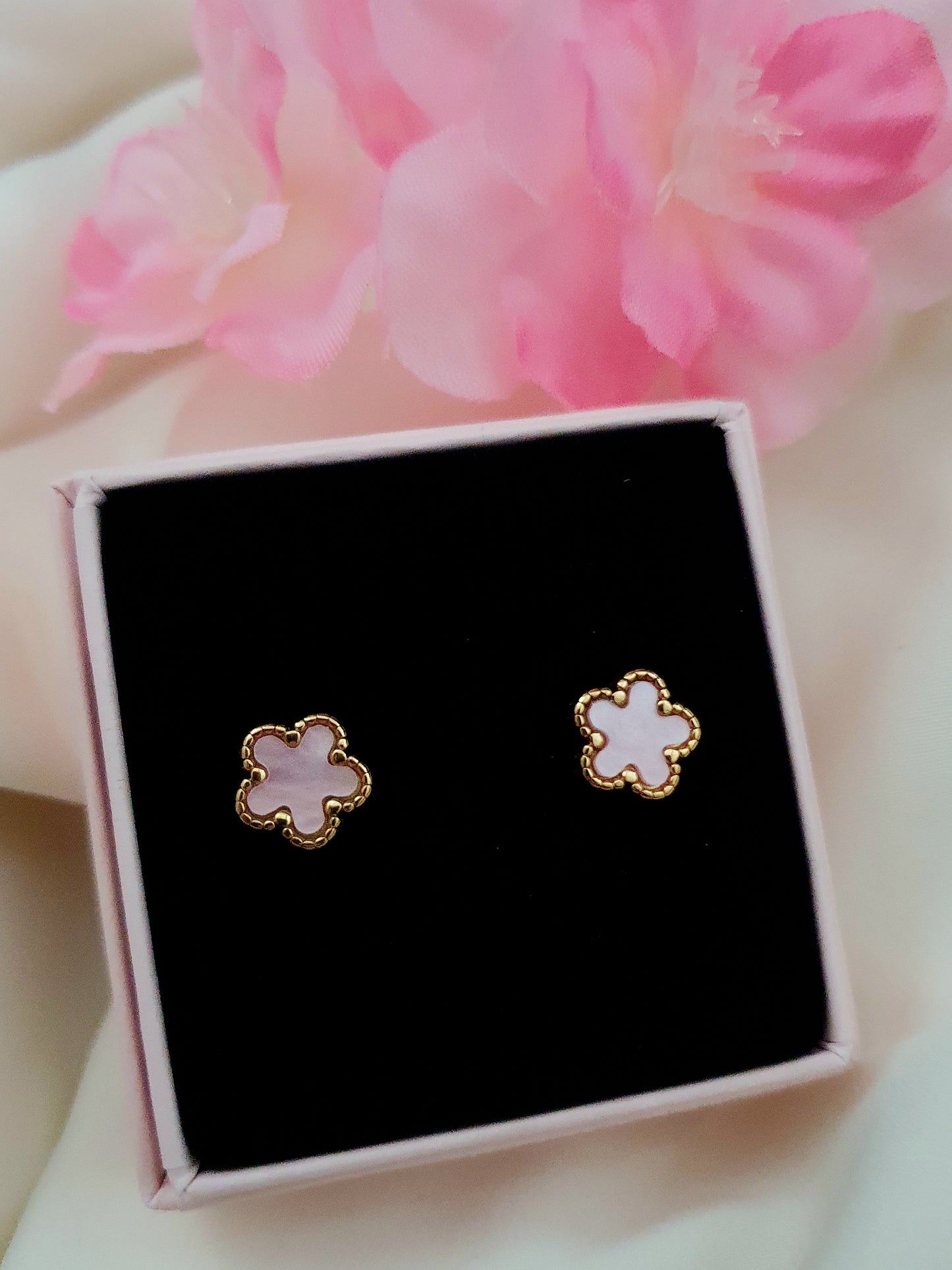 Puce fleurs roses en nacre - doré