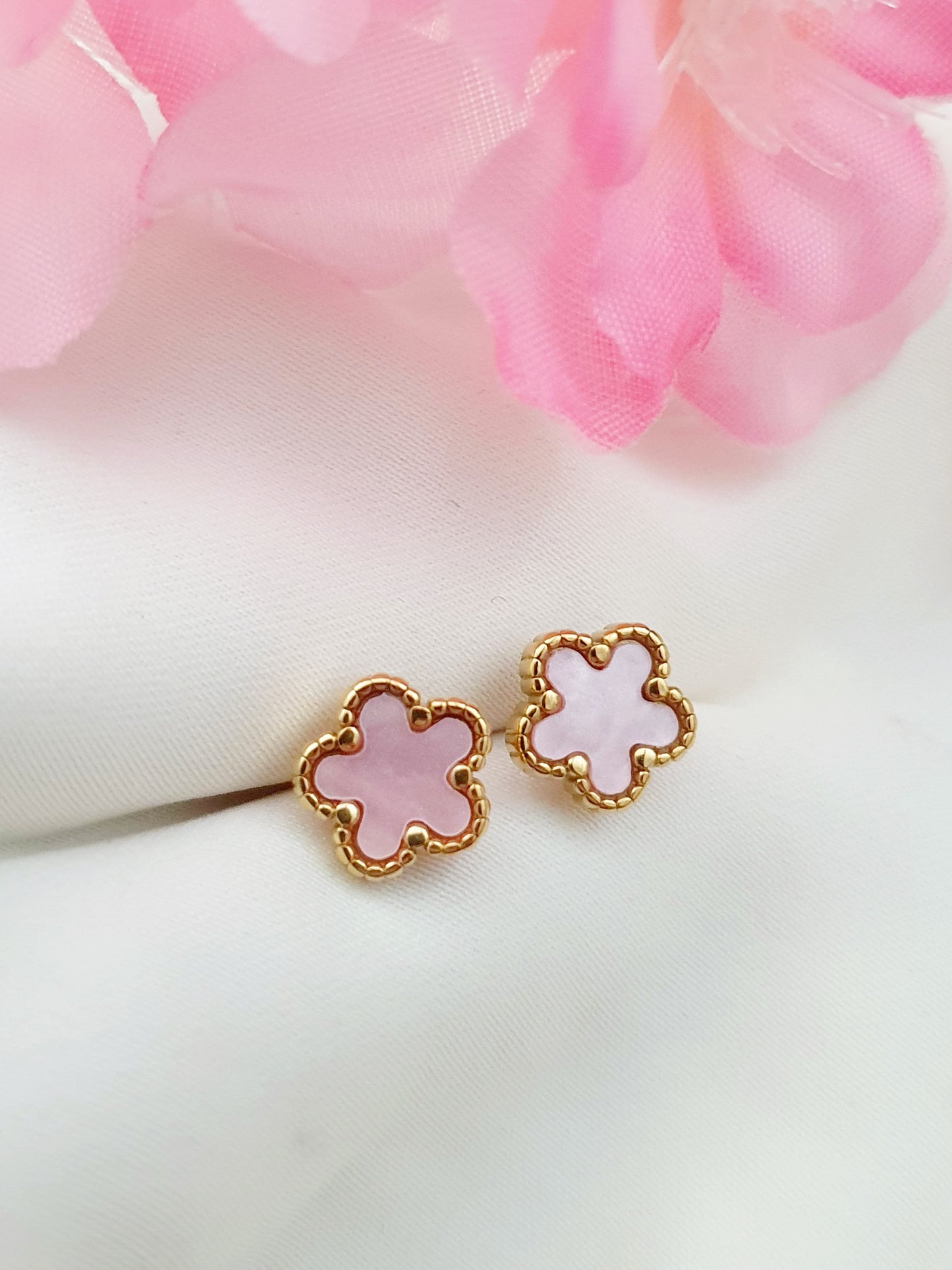 Puce fleurs roses en nacre - doré