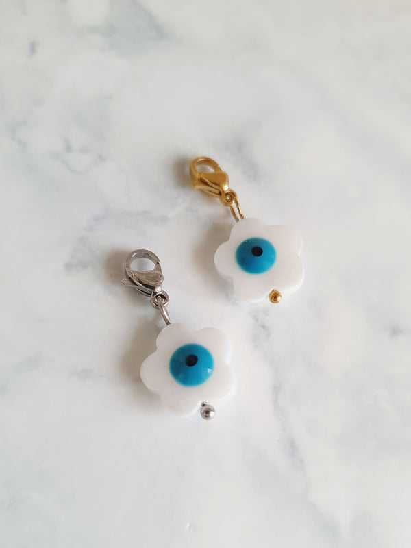 Charm oeil fleur en nacre - Coloris au choix