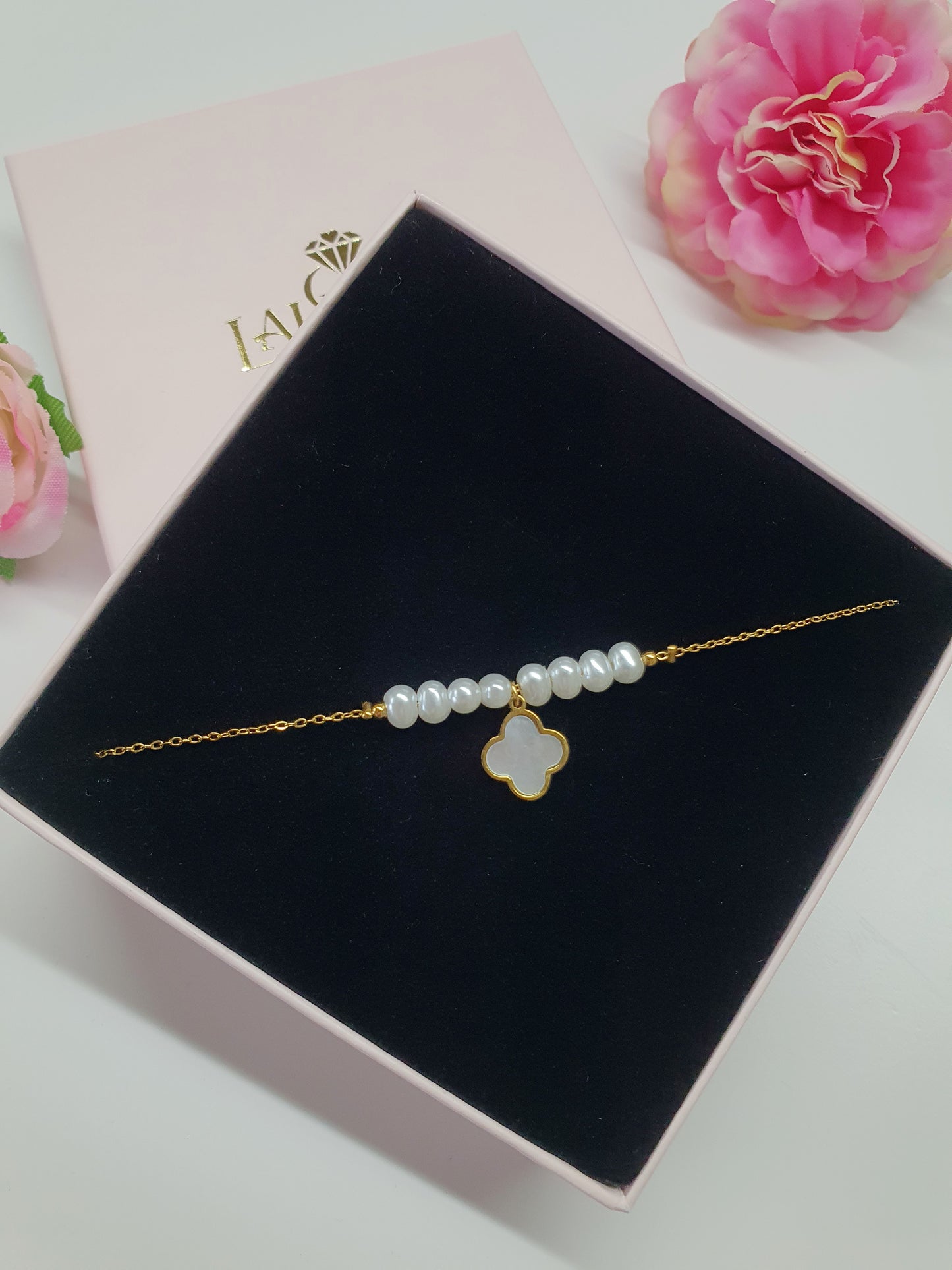 Bracelet perles fantaisie & trèfle en nacre - doré