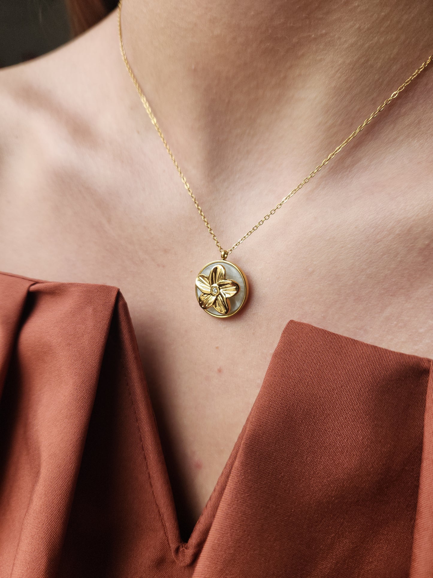 Collier rotatif anti-stress FLORA - doré