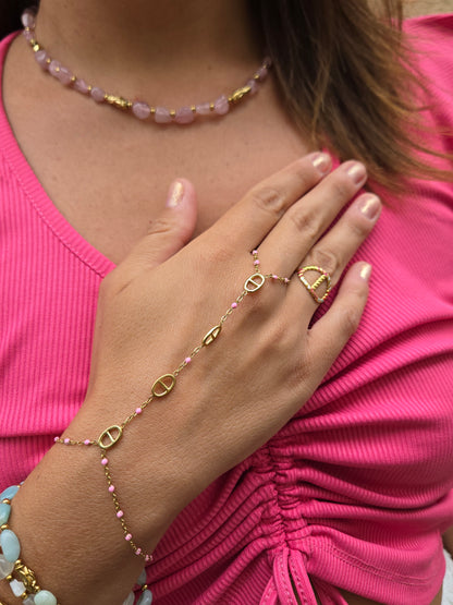 Bijou de main maille marine & perles roses