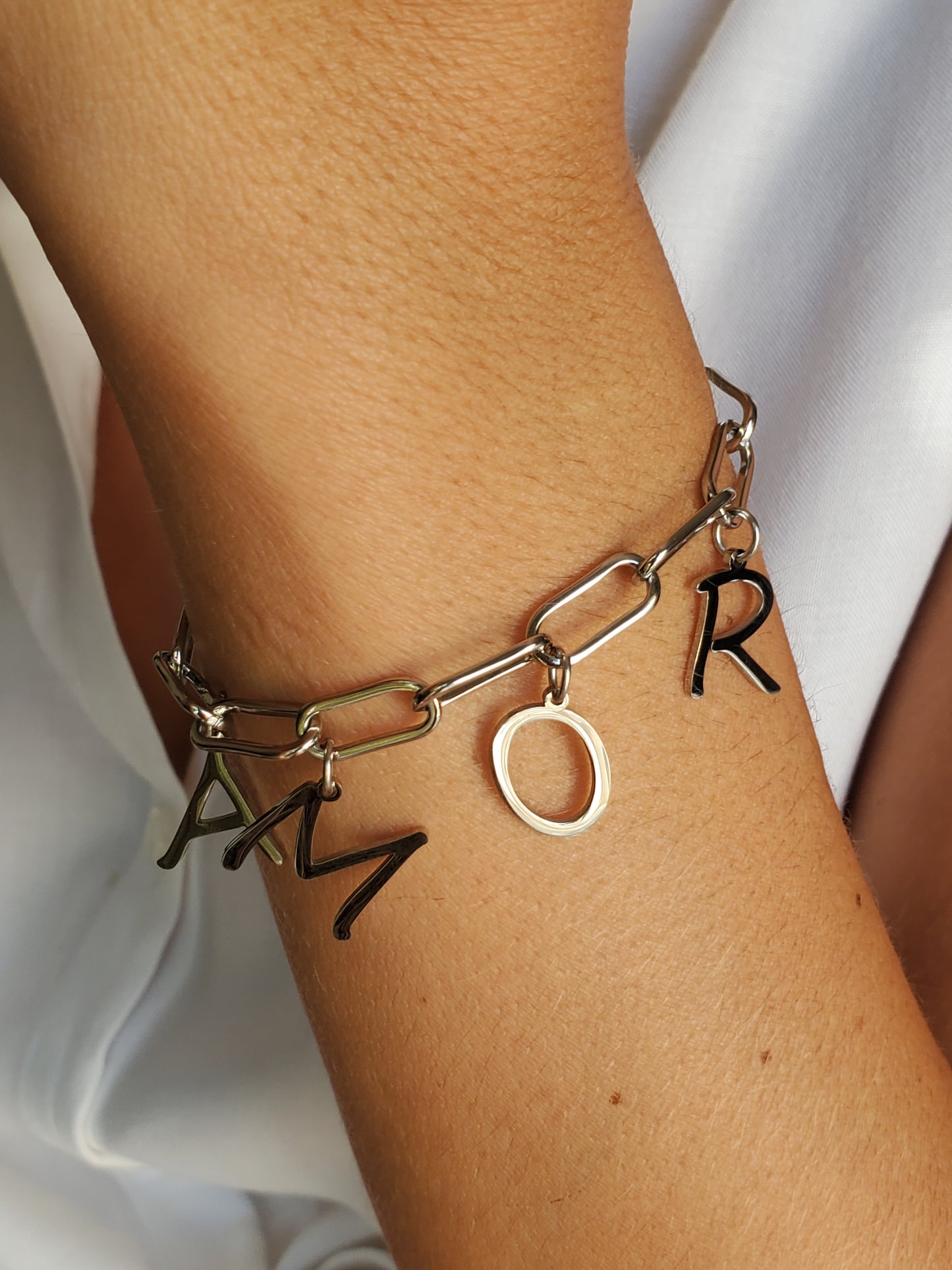 Bracelet lettres AMOUR - argenté