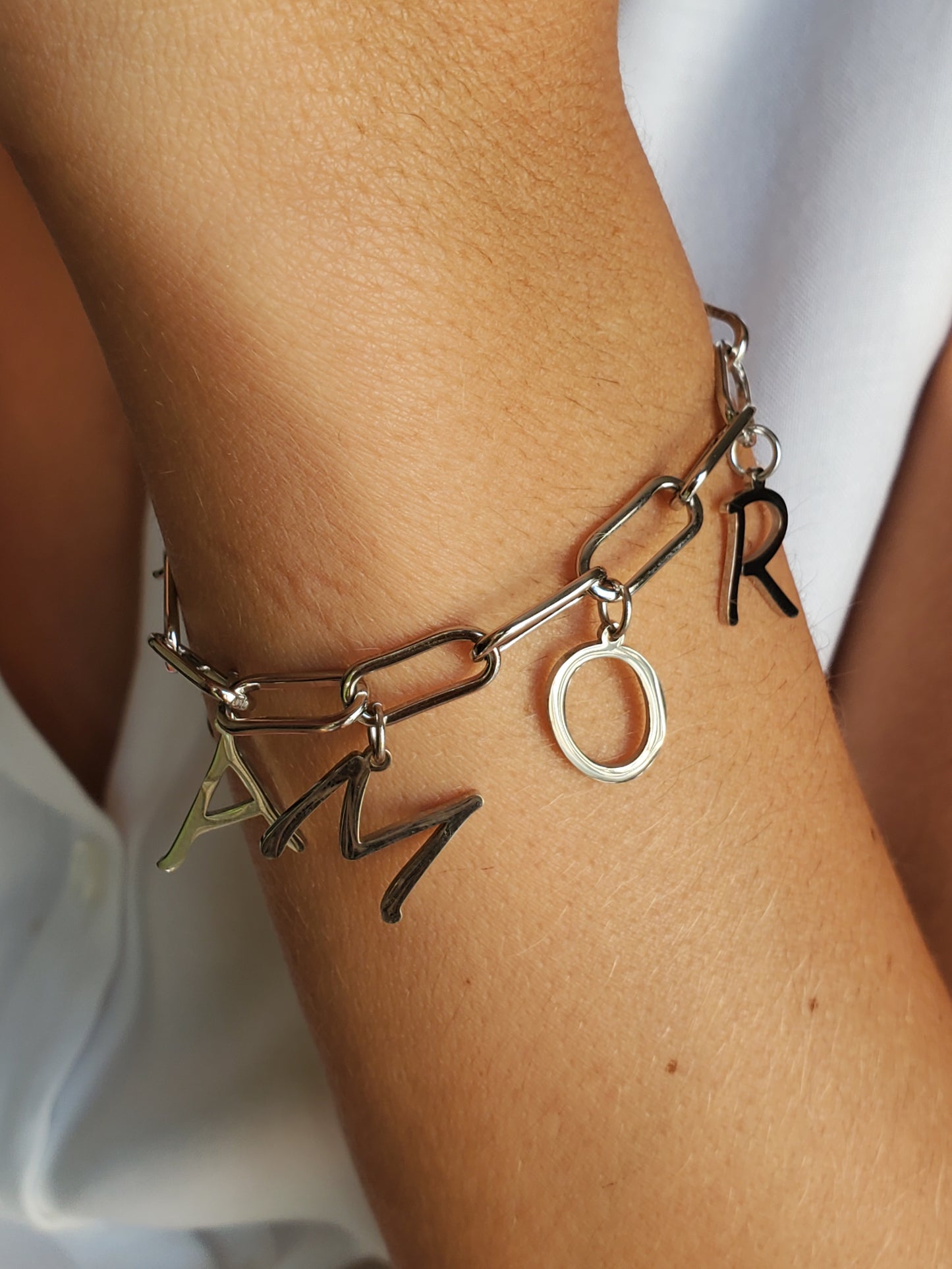 Bracelet lettres AMOUR - argenté