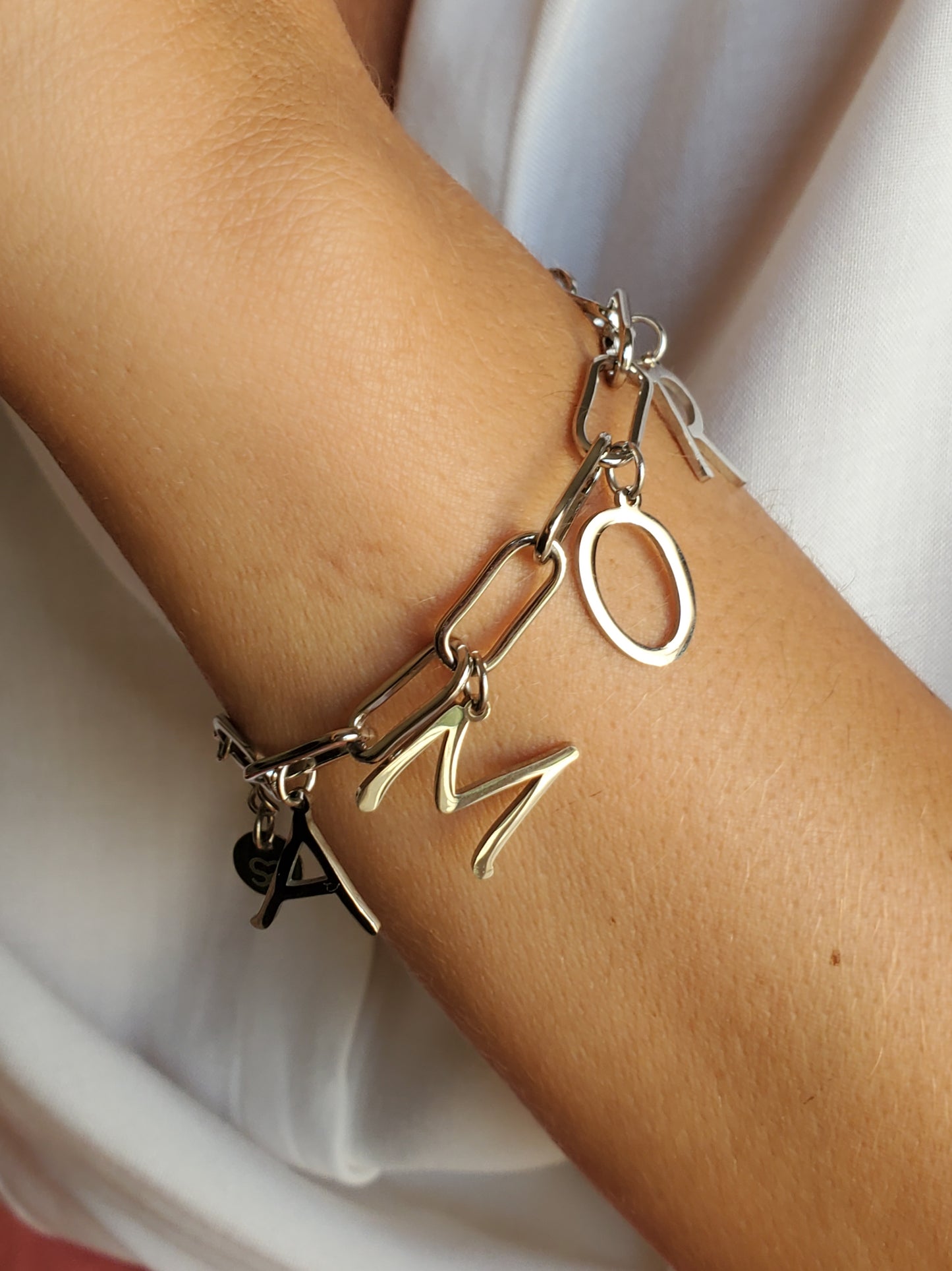 Bracelet lettres AMOUR - argenté