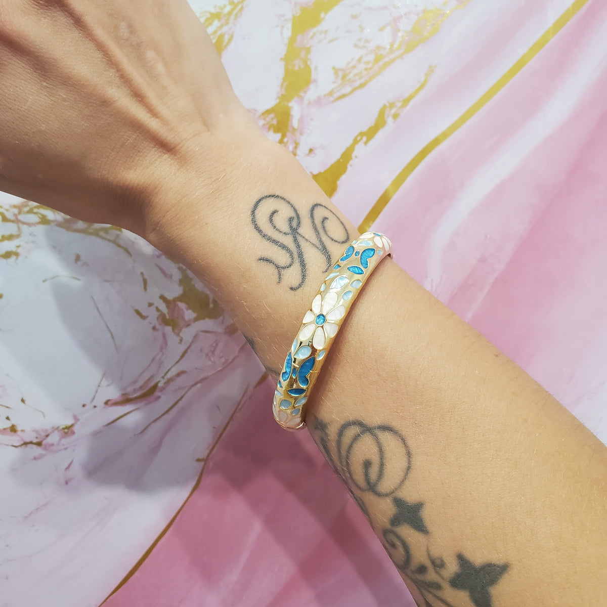 Jonc coloré fleuri bleu & rose