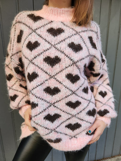 Pull en alpaga rose cœurs marrons