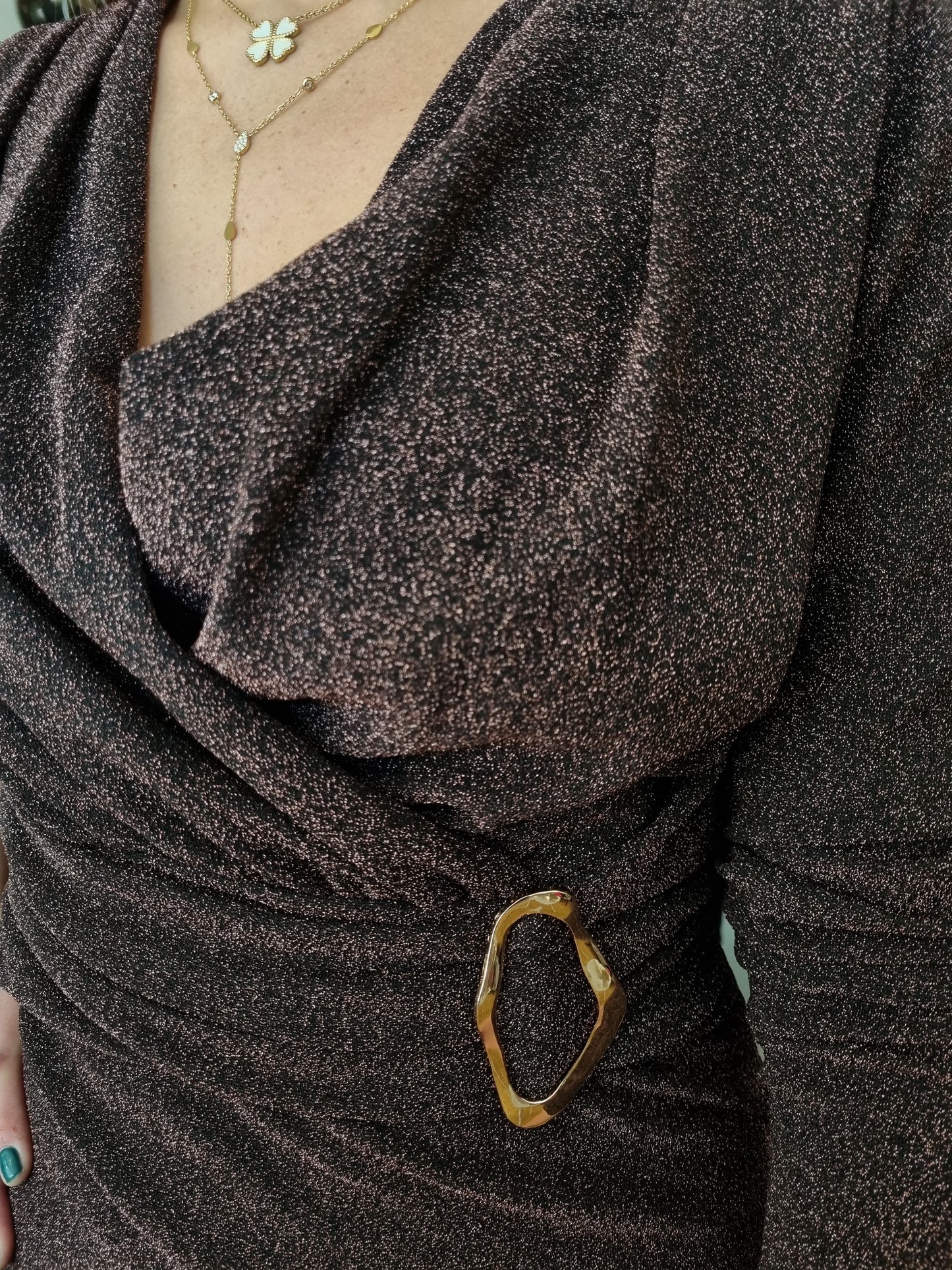Robe pailletée drapée cache cœur - bronze