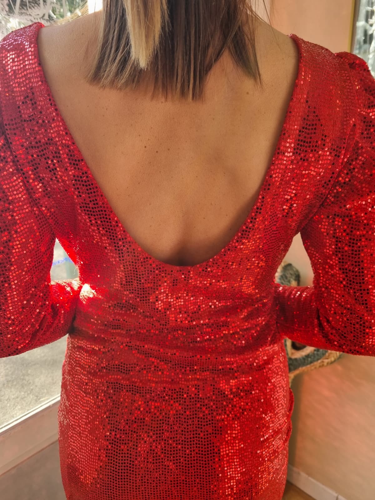 Robe de soirée dos nu sequins épaules bouffantes - rouge