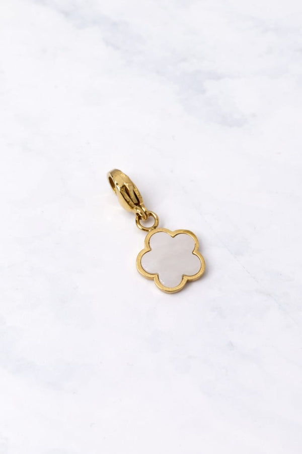 Charm fleur nacrée - doré