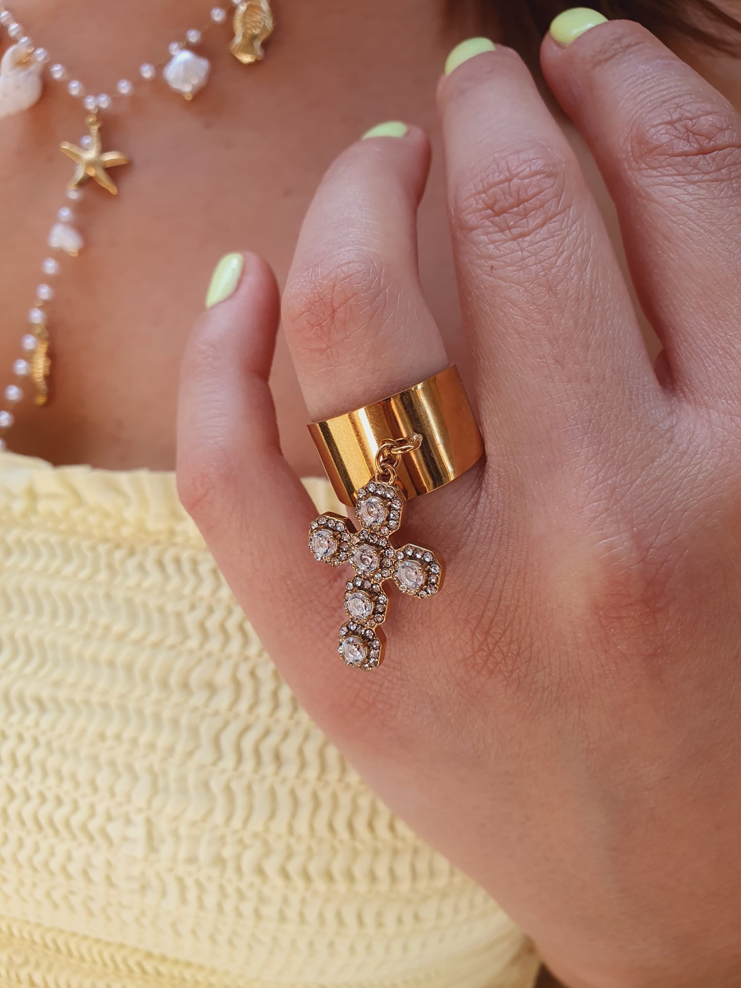 Bague breloque croix zircons de luxe