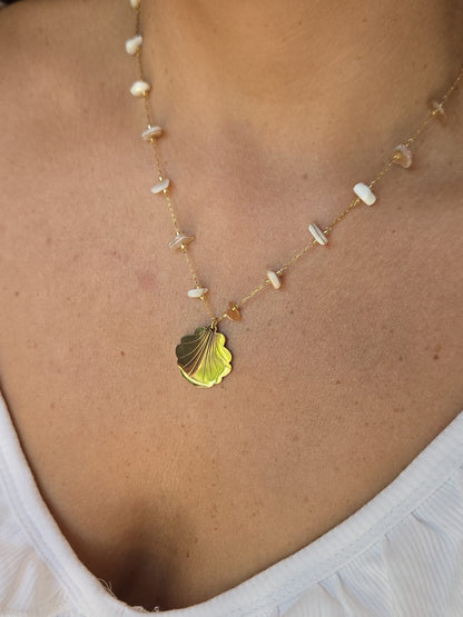 Collier éclats de pierres et coquillage