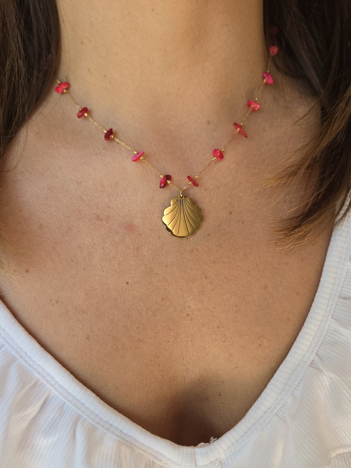 Collier éclats de pierres et coquillage - rouge