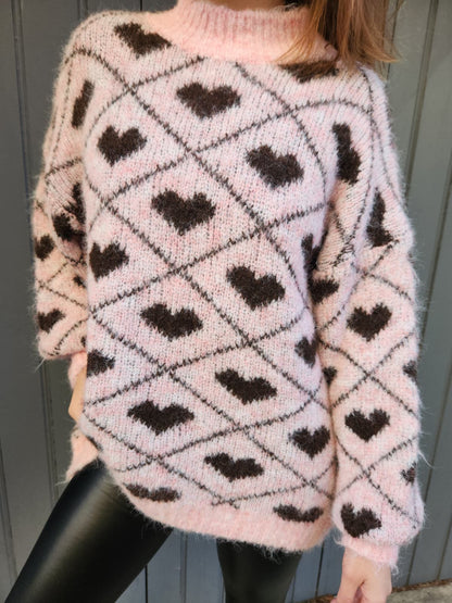 Pull en alpaga rose cœurs marrons