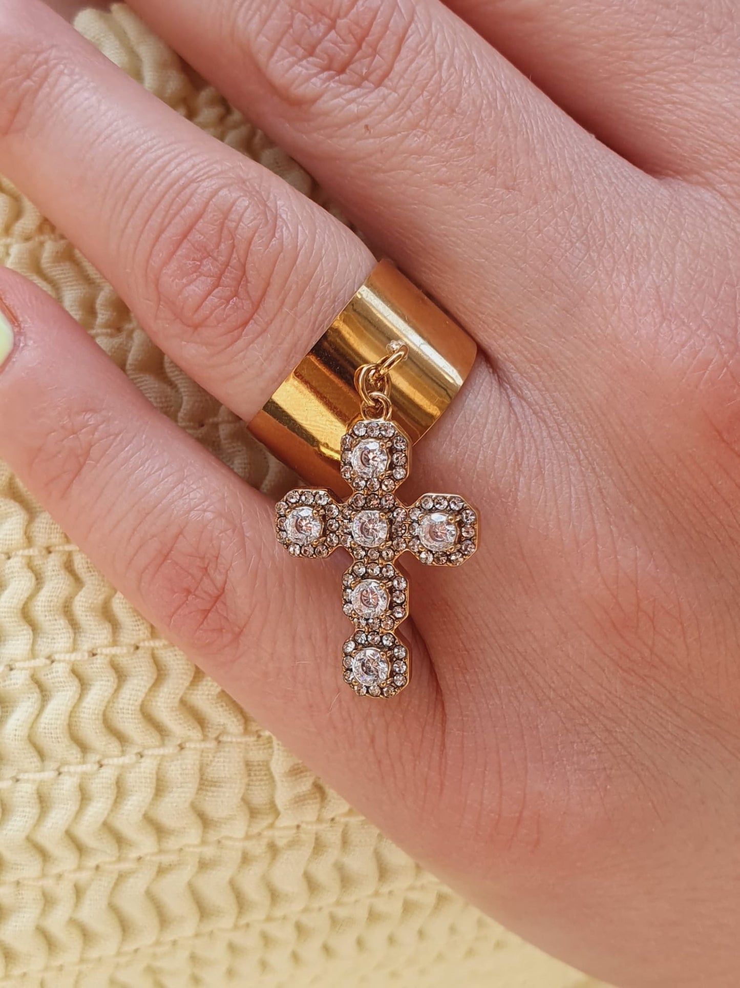 Bague breloque croix zircons de luxe