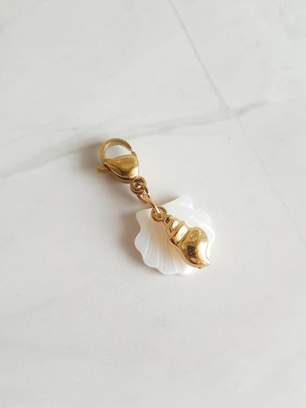 Double charm coquillage nacre - doré
