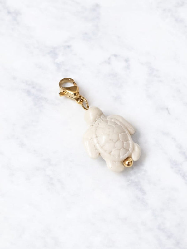 Charm tortue écrue - doré