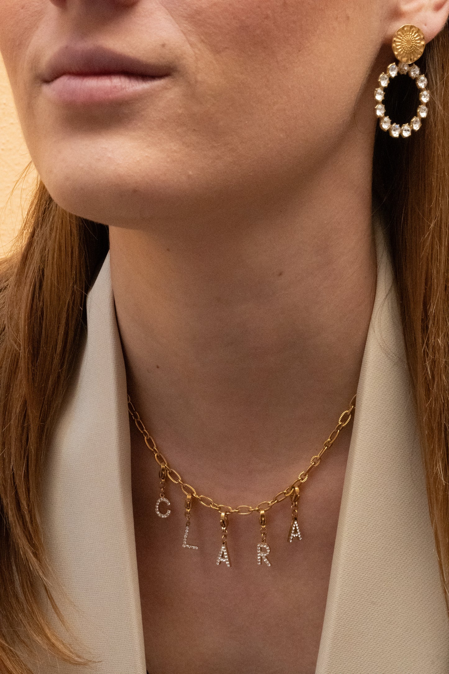 Collier prénom charms lettres strass - doré