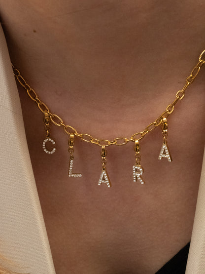 Collier prénom charms lettres strass - doré