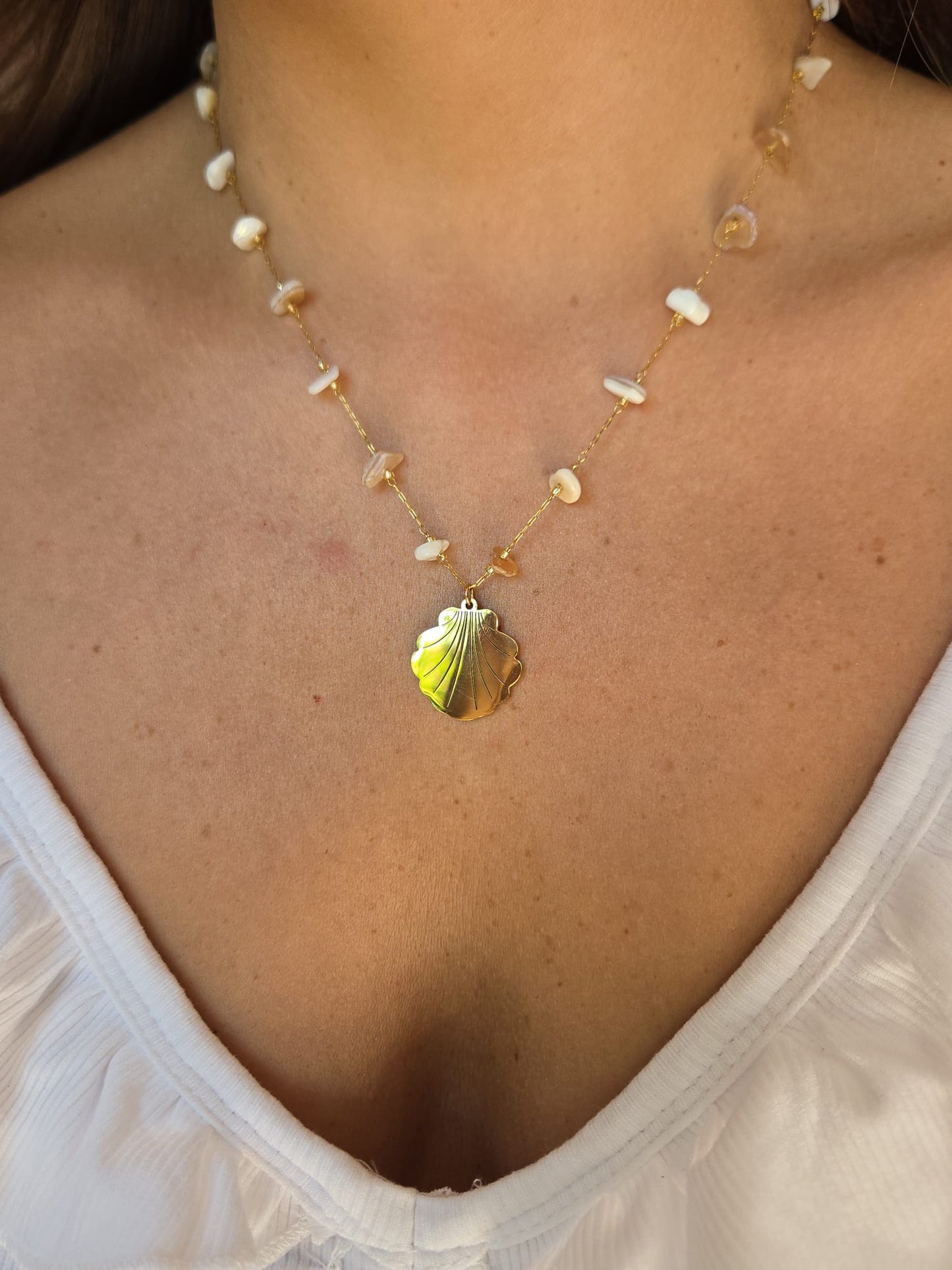 Collier éclats de pierres et coquillage
