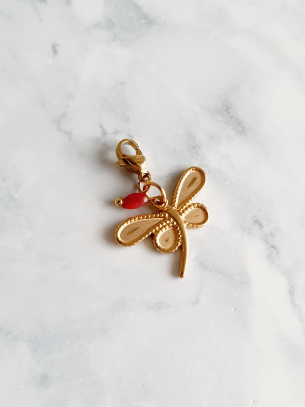 Charm libellule perle rouge - doré