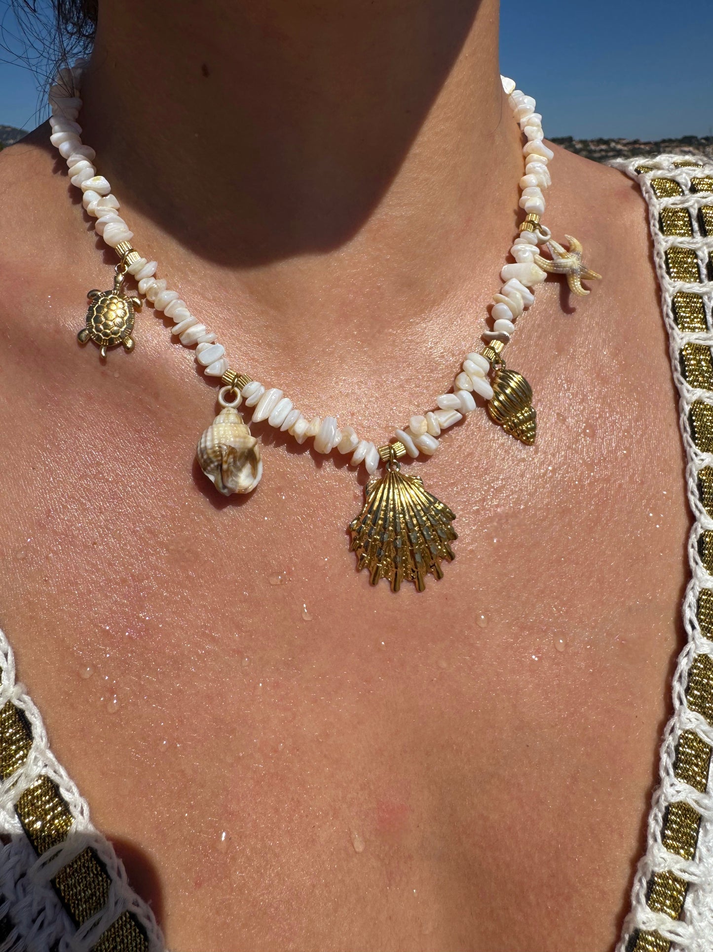 Collier pierre et breloques | Blanc / Doré