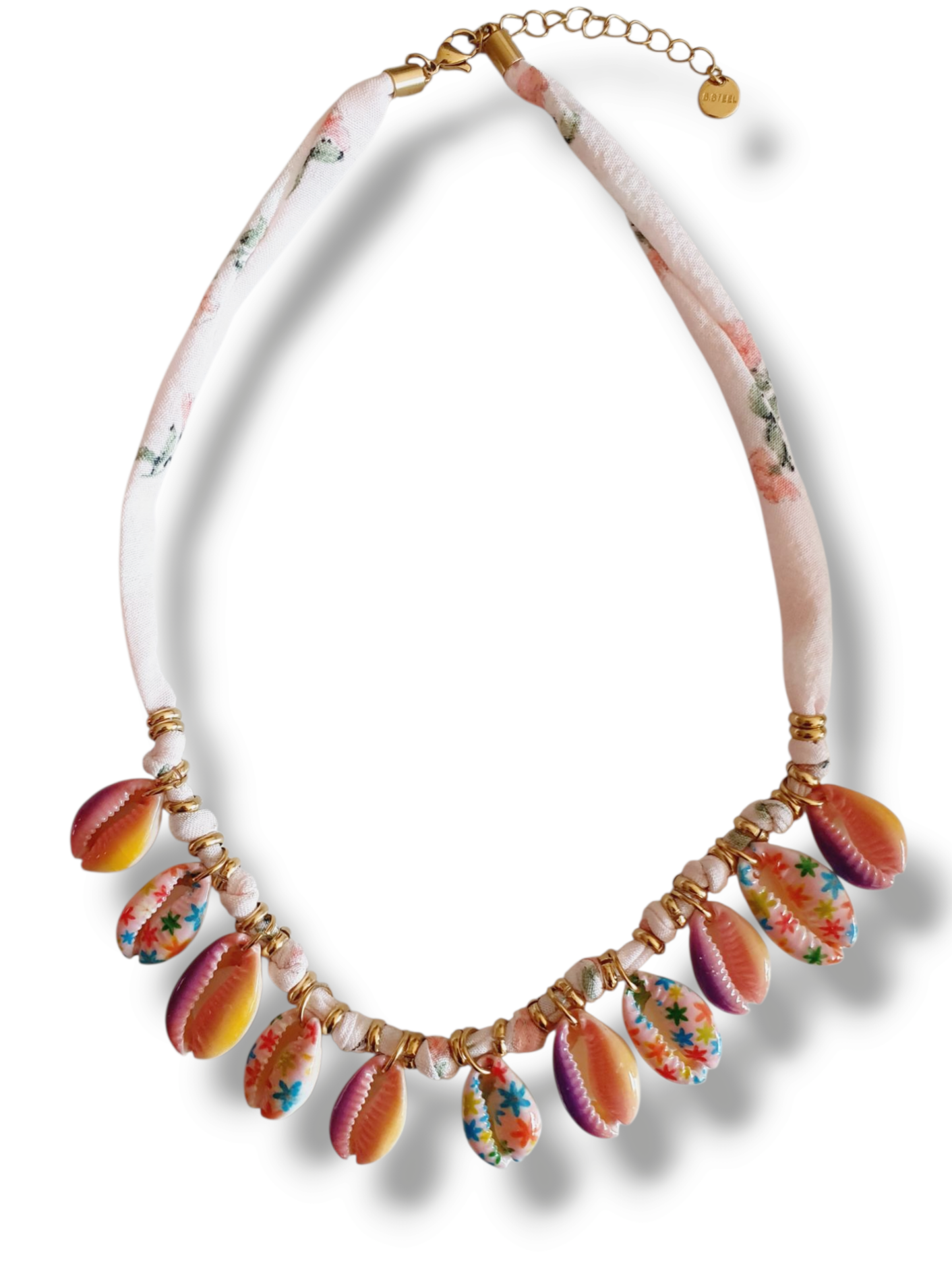Collier tissu coquillages cauri - doré/blanc