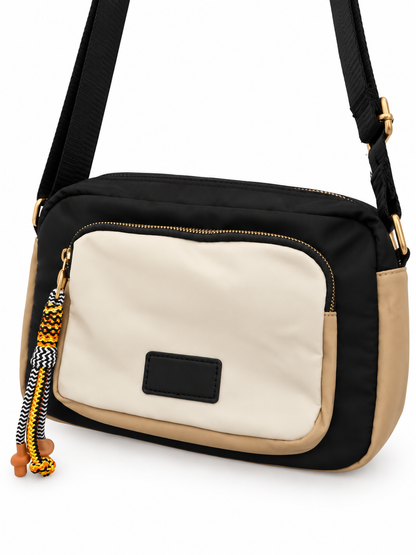 Sac à dos noir avec patte de fermeture camel