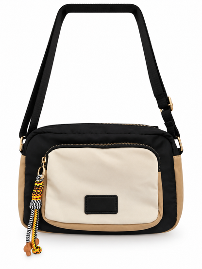 Sac bandoulière noir et beige vu de trois quarts
