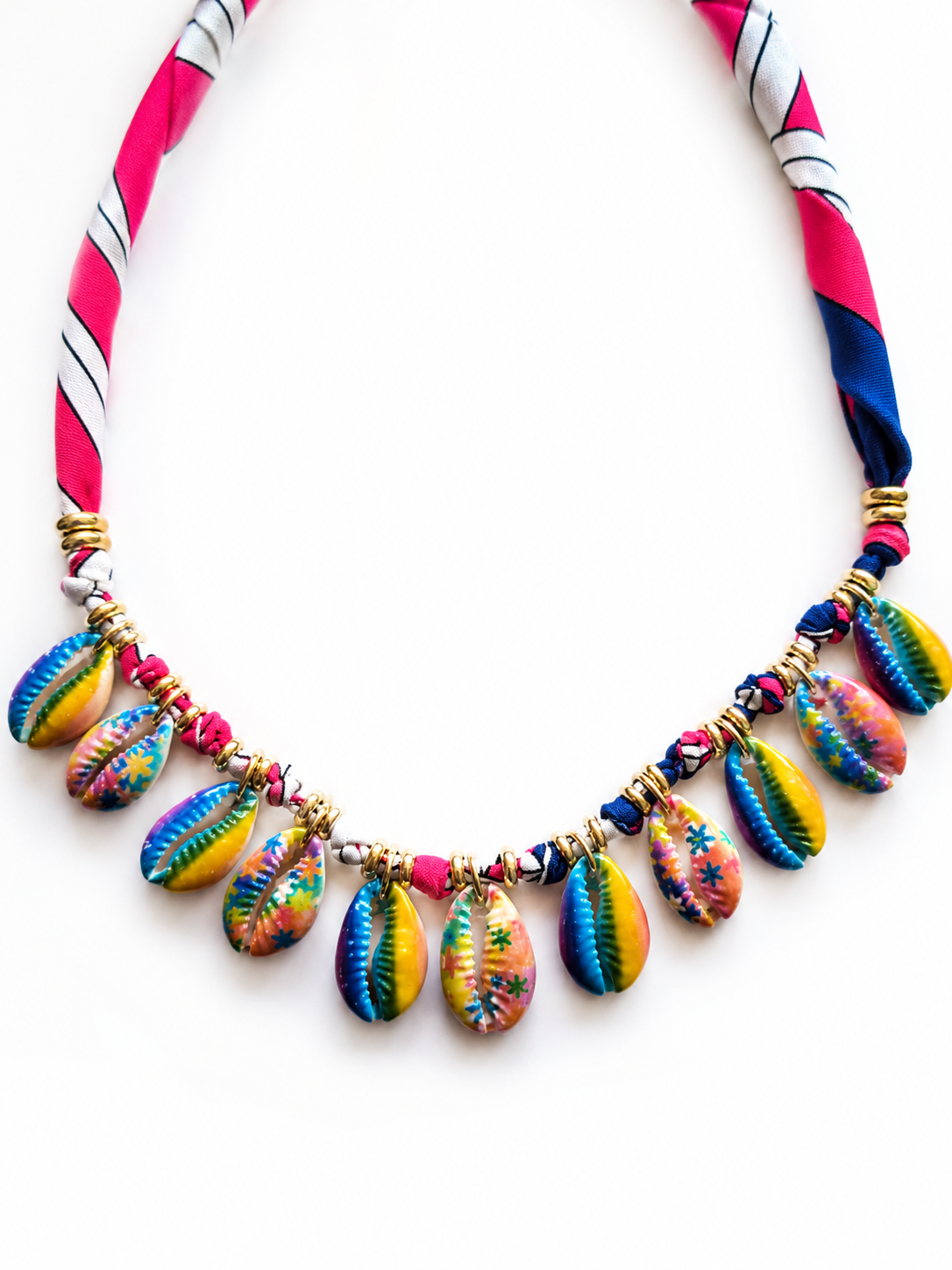 Collier tissu coquillages cauri - doré/multicolore