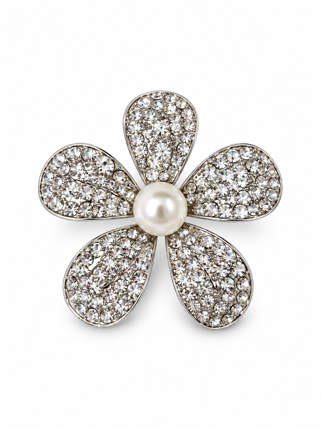 Broche fleur à pétales en strass et perle nacrée au centre, finition argentée