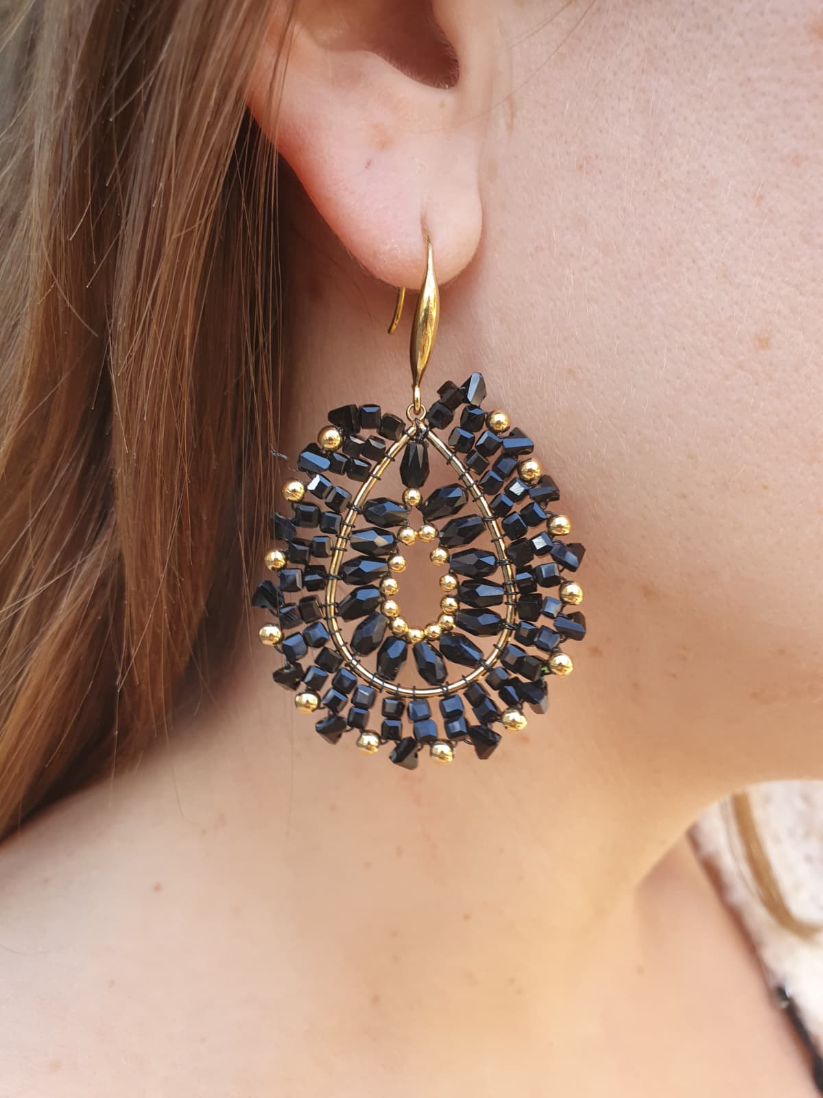 Boucles d'oreilles perlées - doré / noir