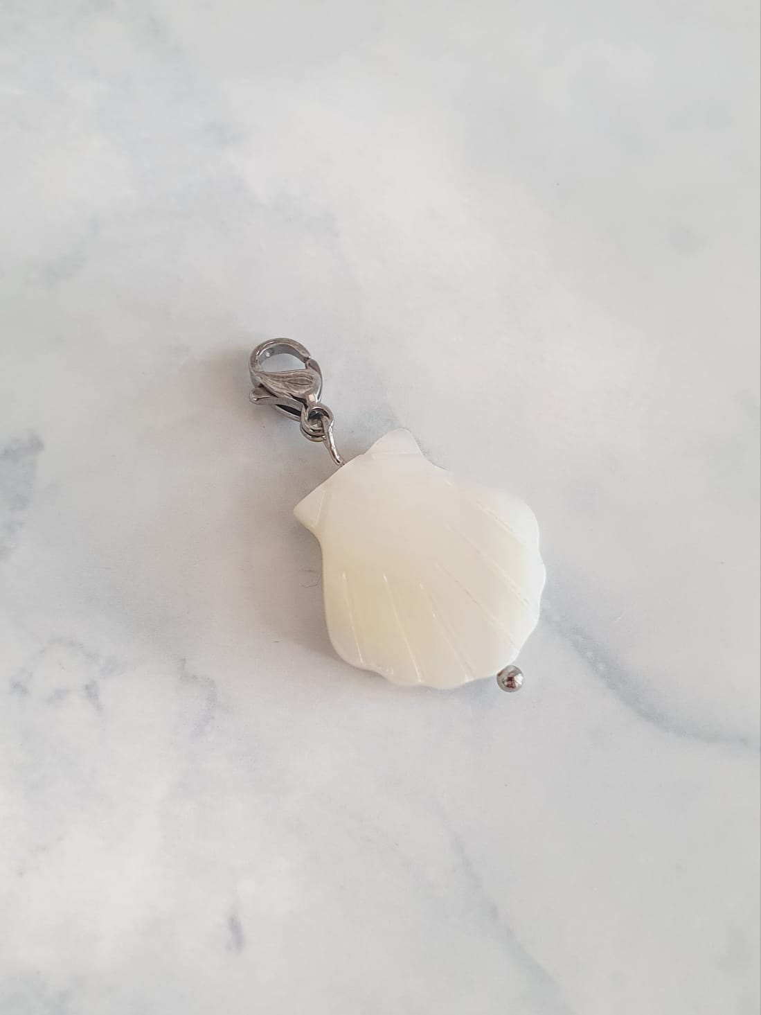 Charm grand coquillage nacre - argenté