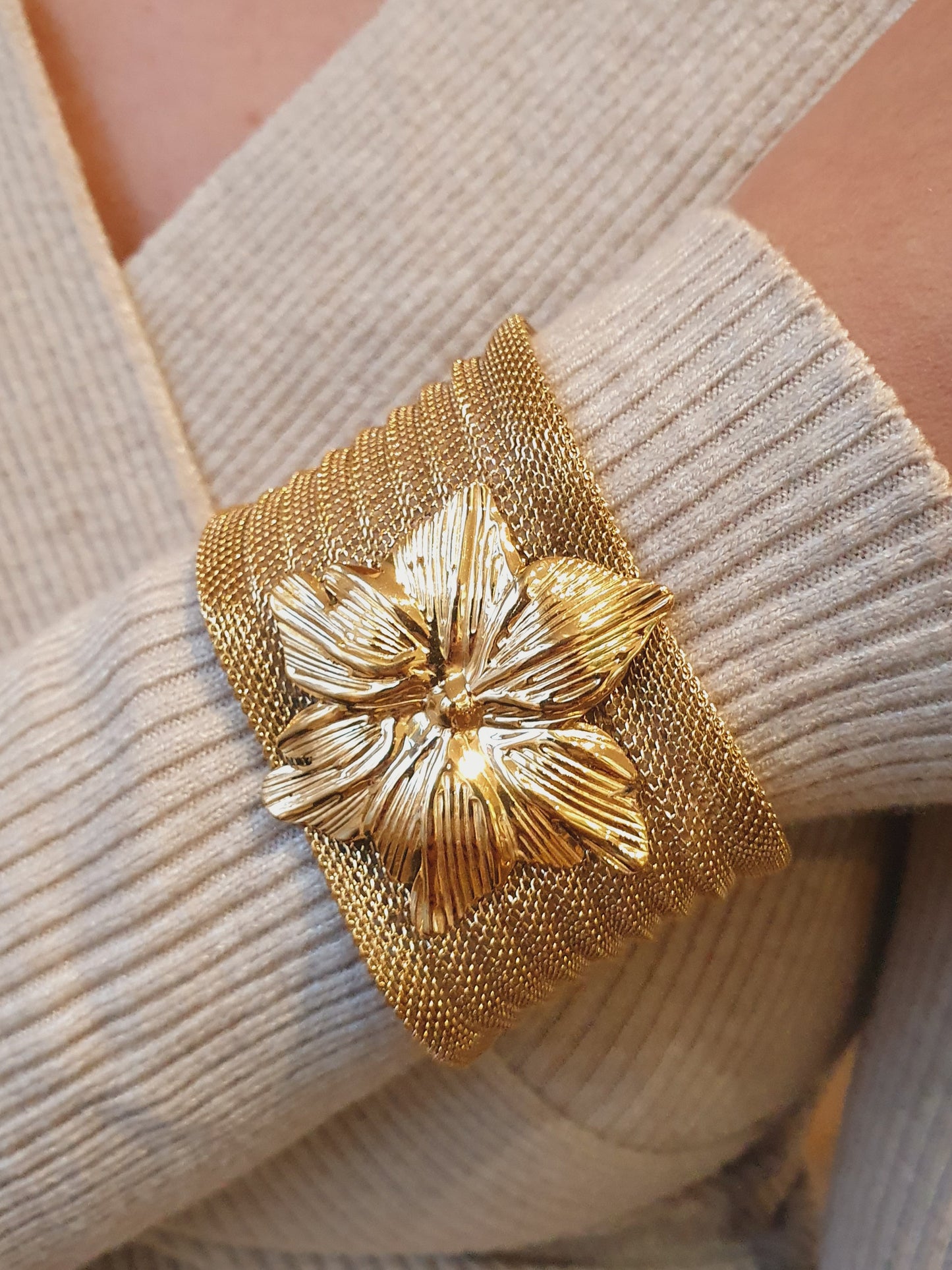 Manchette multi maillons et fleur - doré