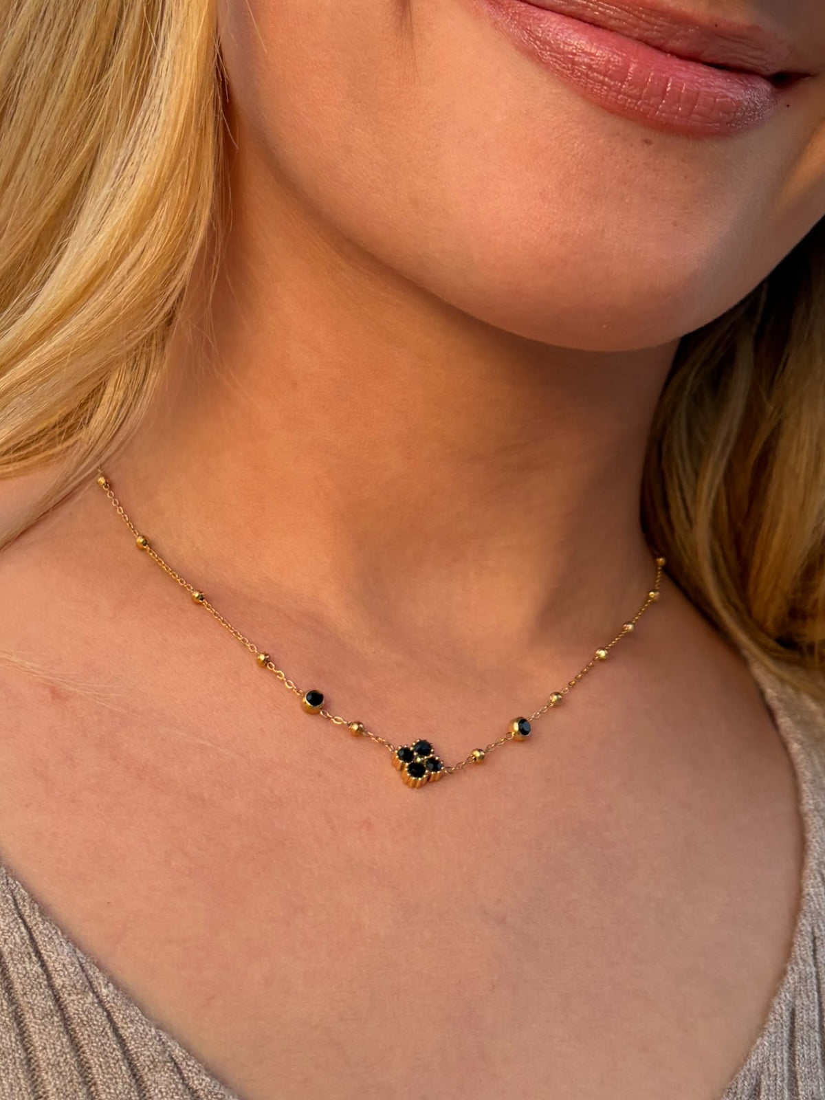 Collier trèfle zircons noir | doré