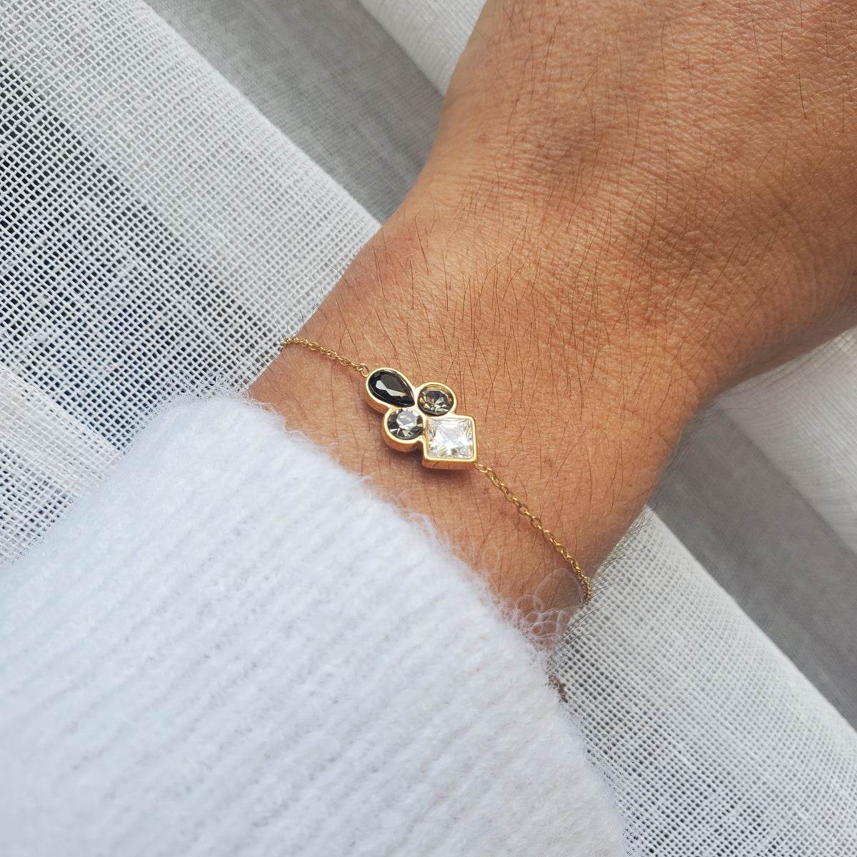 Bracelet multi cristaux - doré | noir et blanc
