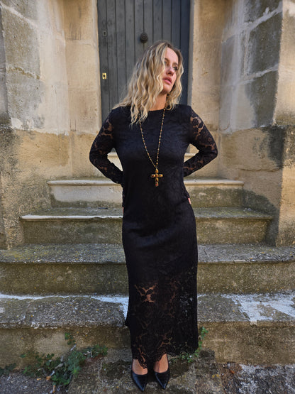 Robe longue noire en dentelle