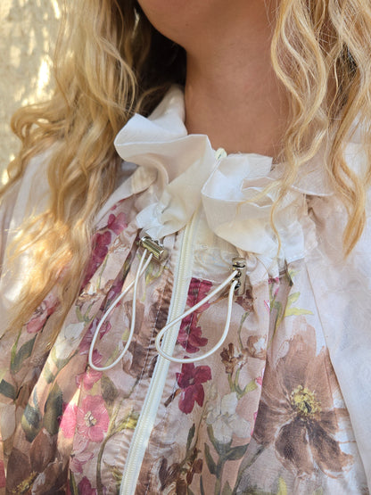 Blouson fleuri écru à col volanté