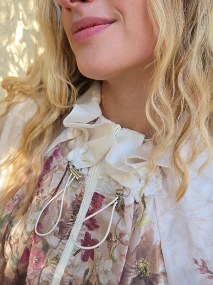 Blouson fleuri écru à col volanté