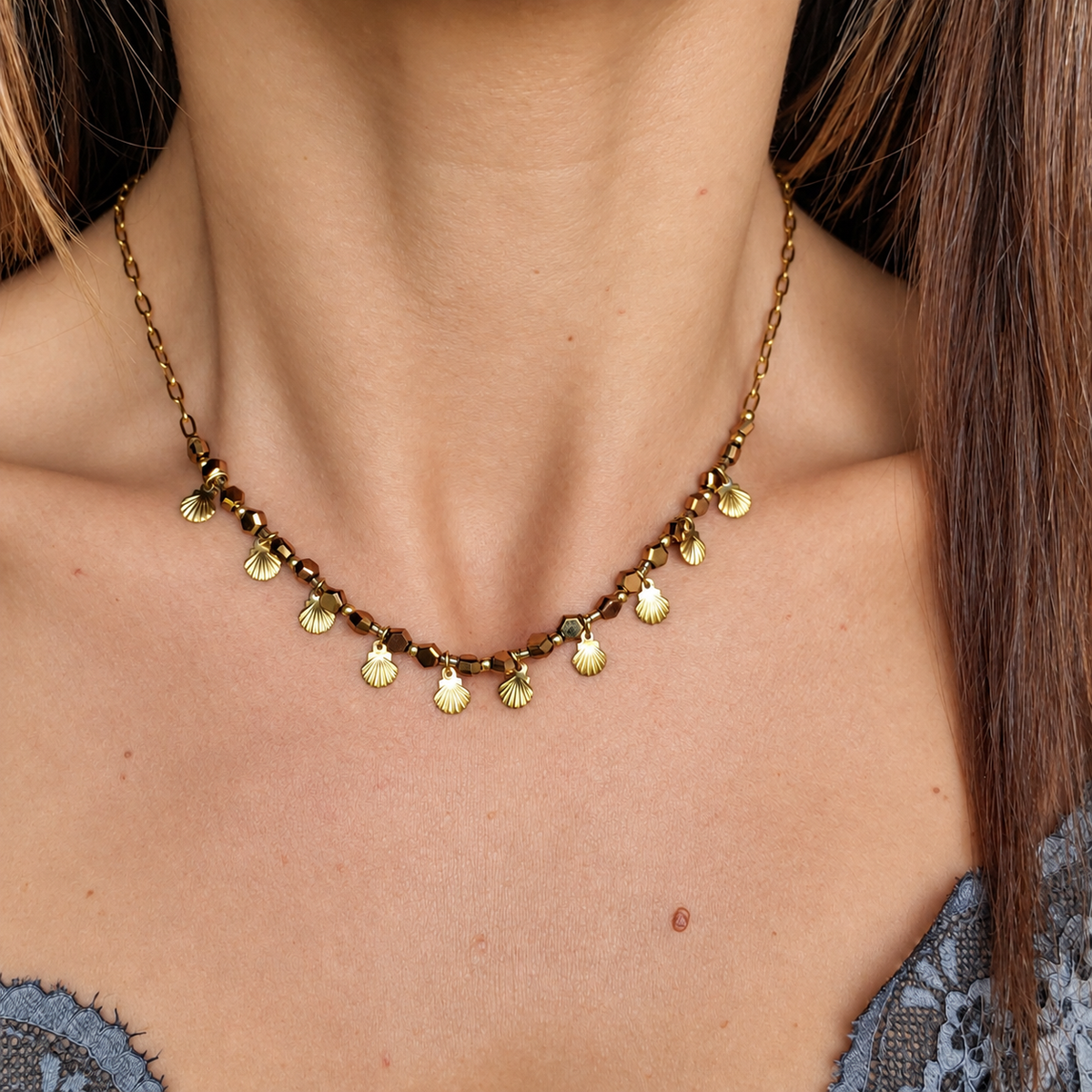 Collier multi coquillages et perles à facettes - doré