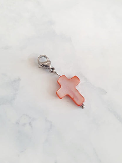 Charm croix rouge/rose