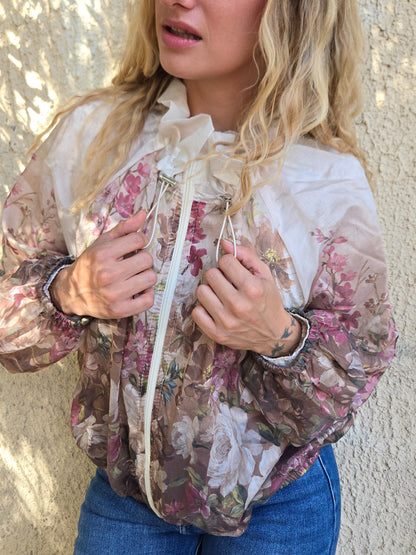 Blouson fleuri écru à col volanté