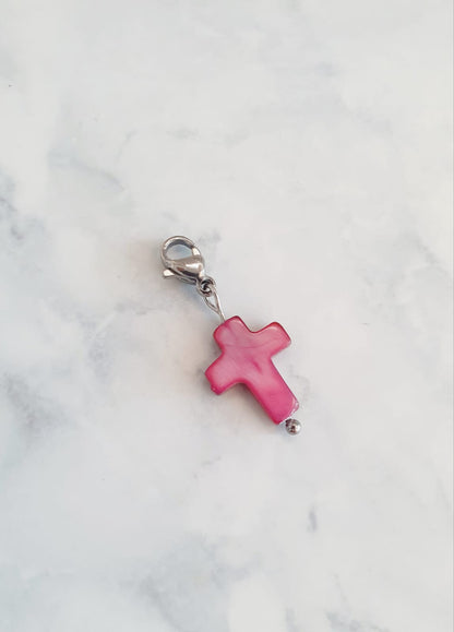 Charm croix rose