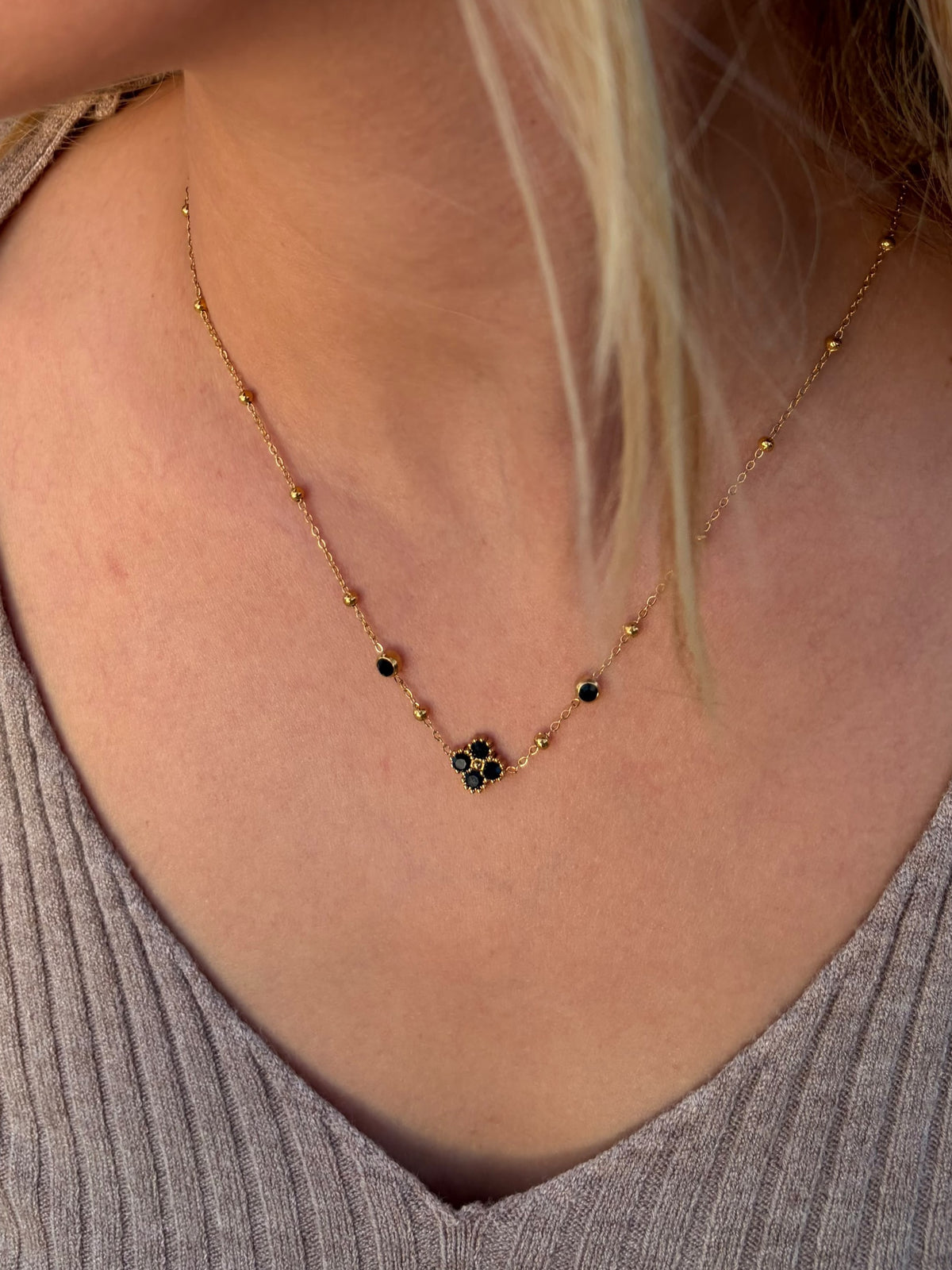 Collier trèfle zircons noir | doré